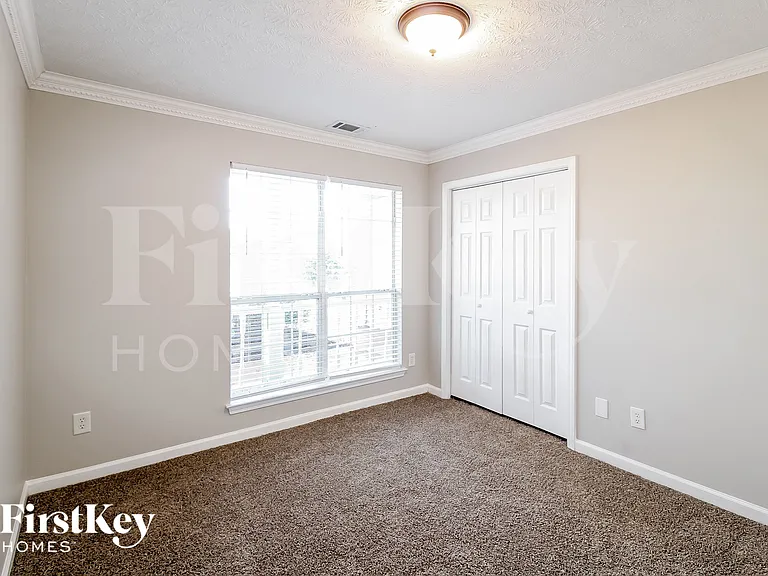 1005 Carrick Ct — Photo 12