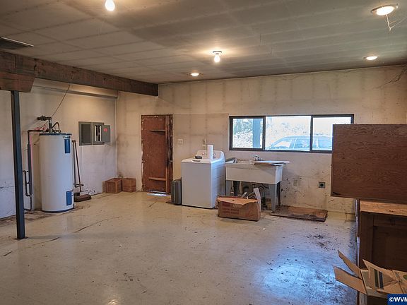 4th image of 12023 NE Carl Rd