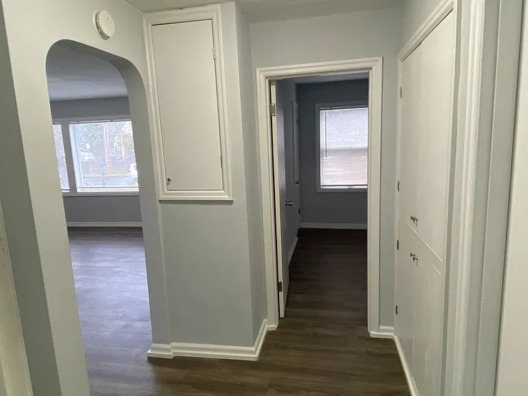 Raymond Apartments — Photo 24