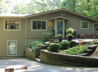 428 Town Hill Rd, Nashville, IN 47448