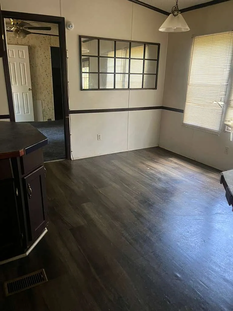 3 bed, 700 sqft, $800 — Photo 2