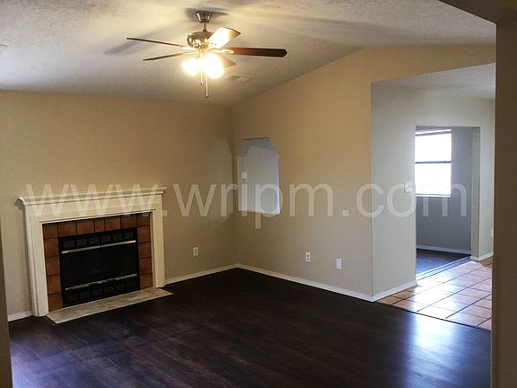 3rd image of 505 Longwood Loop NE