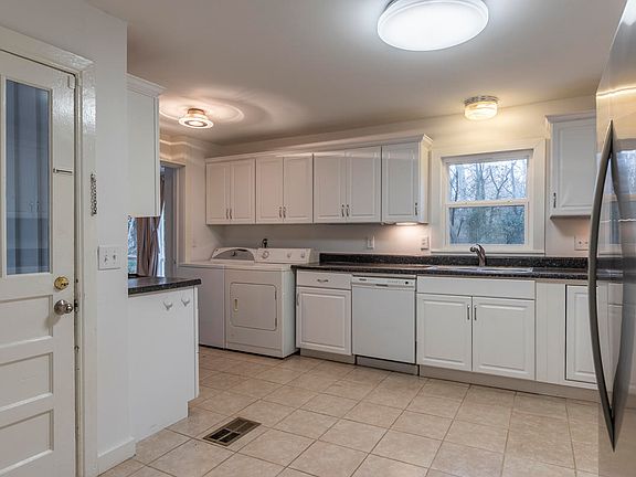 5th image of 539 Overstreet Dr