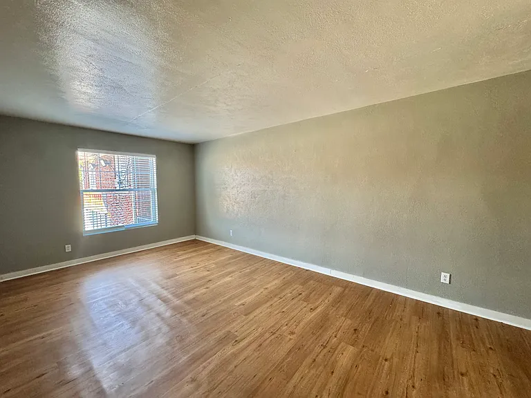 2038 NW 25th St #10 — Photo 6
