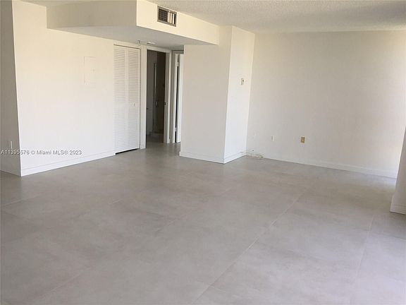 3rd image of 1450 Brickell Bay Dr APT 1111