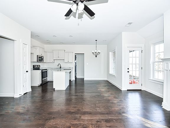 5th image of 3006 Makenlee St