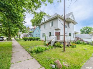 1201 S 4th St, Pekin, IL