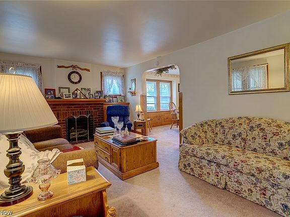 3rd image of 1200 Lily St