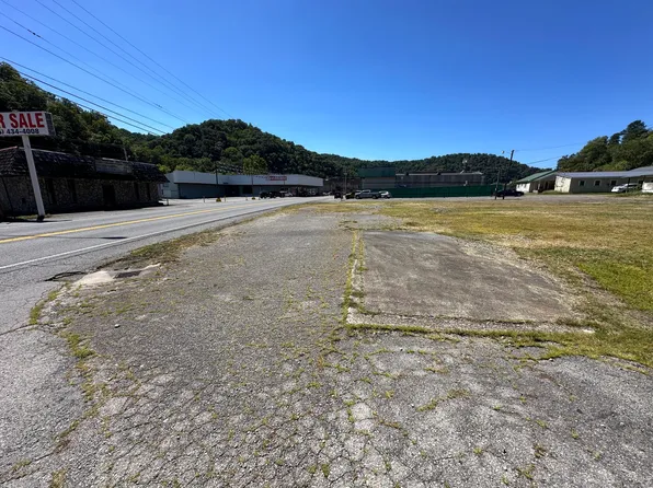 993 S Lake Dr, Prestonsburg, KY 41653