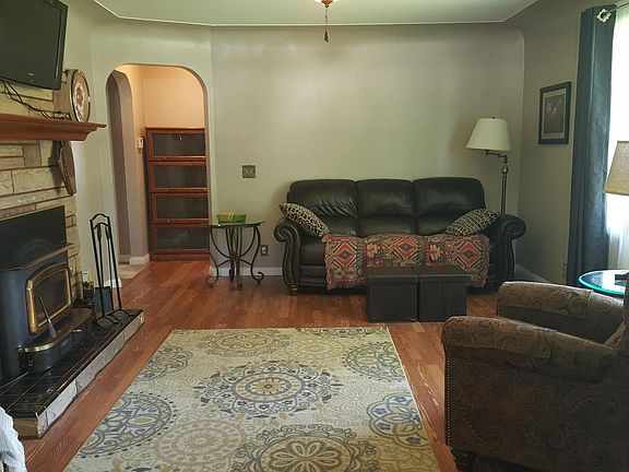 3rd image of 2297 Oak Ave