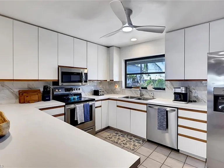 1282 Belaire Ct W — Photo 10