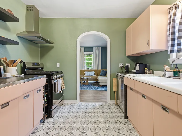 1108 W Jessamine St — Photo 5