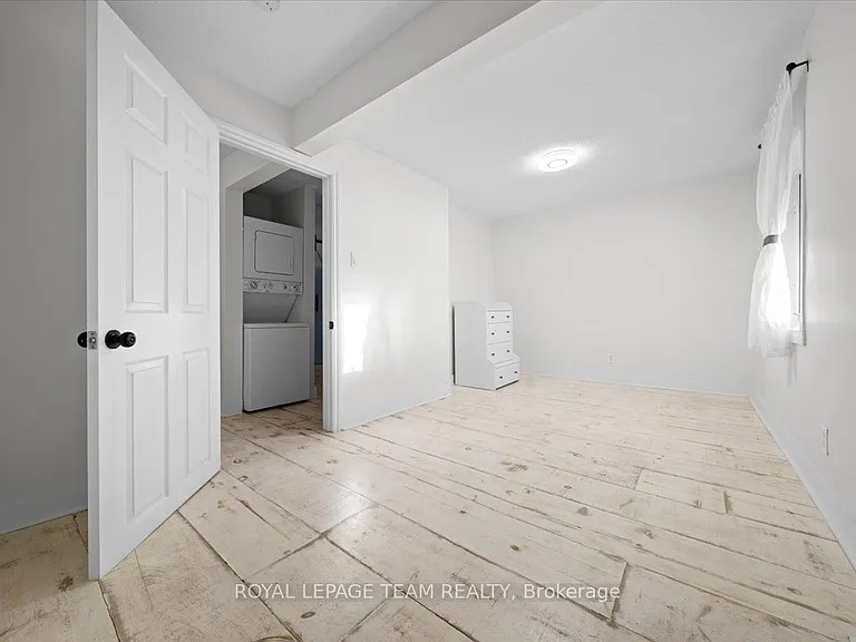 135 Upper Lorne Pl #2 — Photo 15
