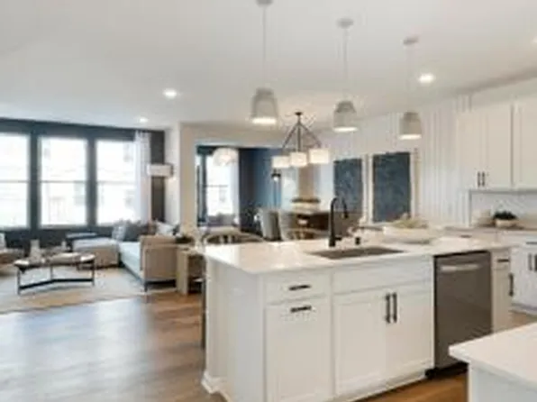 9228 Larimar Trl, Eden Prairie, MN 55347