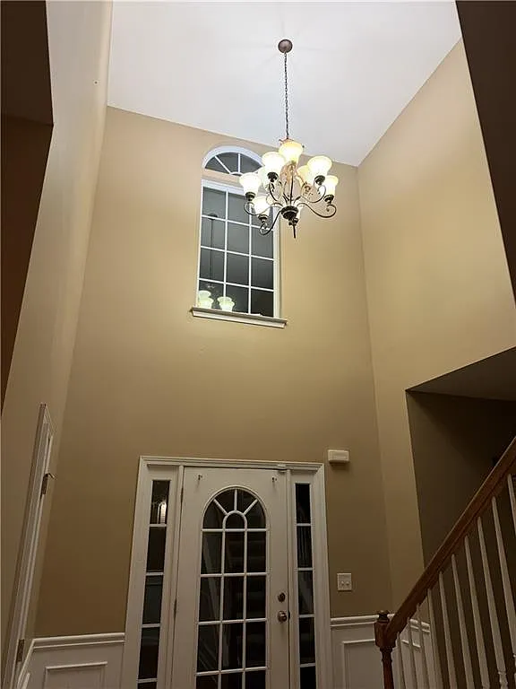 4 bed, 2.5 bath, 2300 sqft, $2,500 — Photo 2