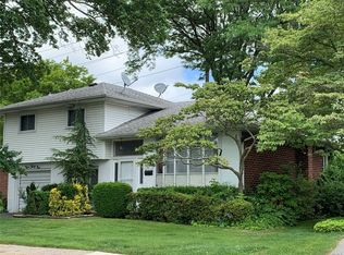 431 Woodbridge Ln, Jericho, NY 11753