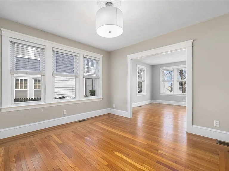 92 Colonial Road — Photo 18