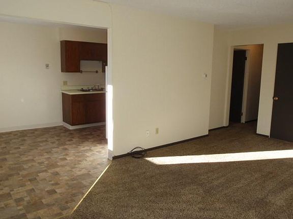 3rd image of 106 Camelot Ct APT 8