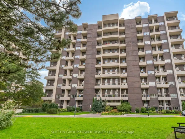 35 Ormskirk Ave #319, Toronto, ON M6S 1A8