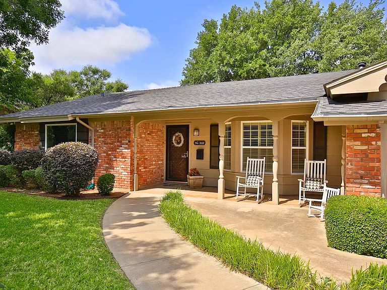 2132 Sylvan Dr — Photo 40