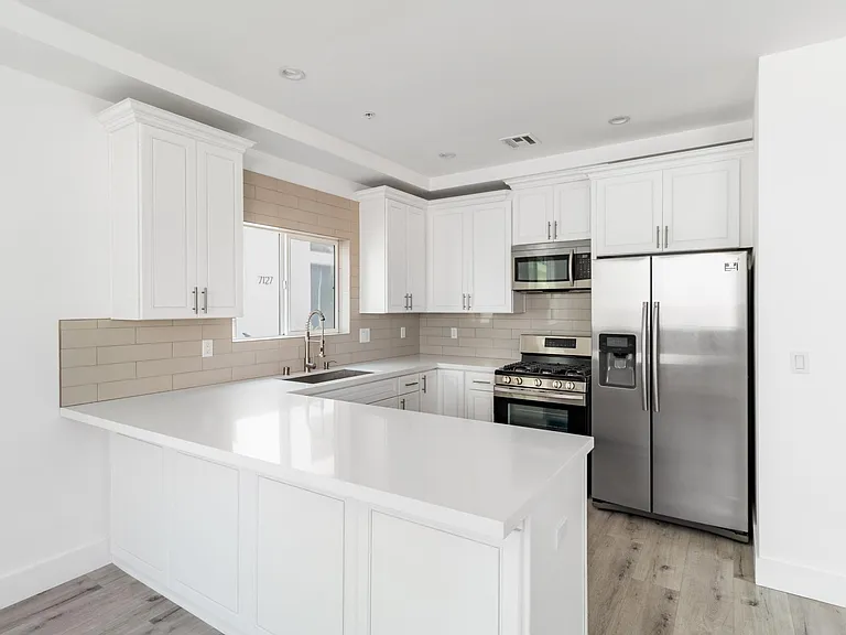 7125 S La Cienega Blvd — Photo 5