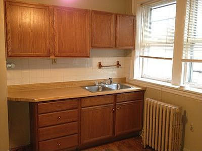 3rd image of 5542 N Artesian Ave APT 3B