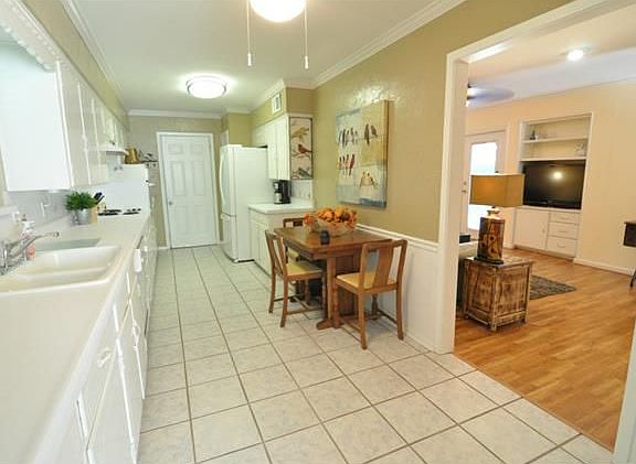 3rd image of 3206 Pecan Ln