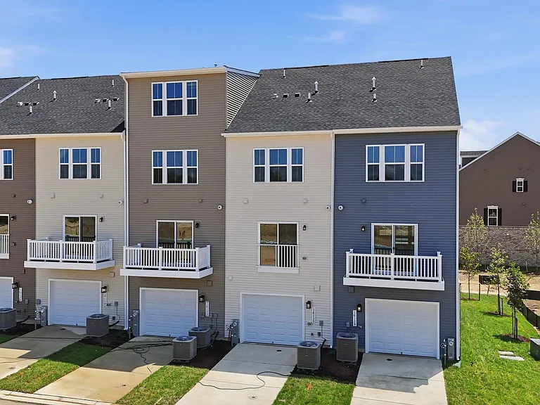 16130 Hyde Park Pl — Photo 32