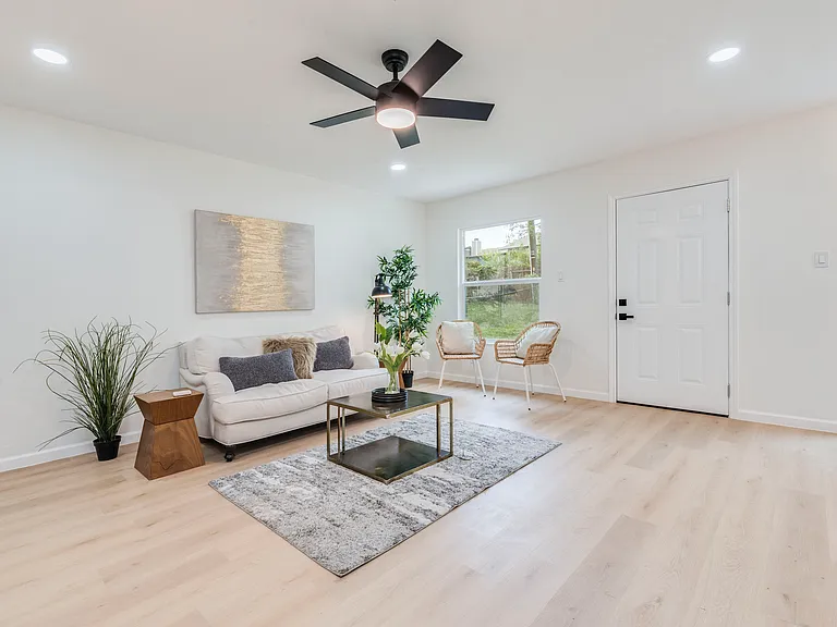 9606 Dallum Dr — Photo 3