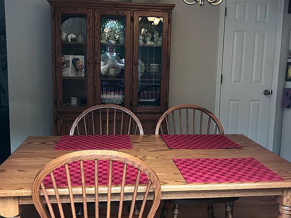 4th image of 49 Brenna Ln