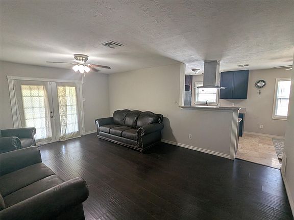 4th image of 4018 Rosewin Cir