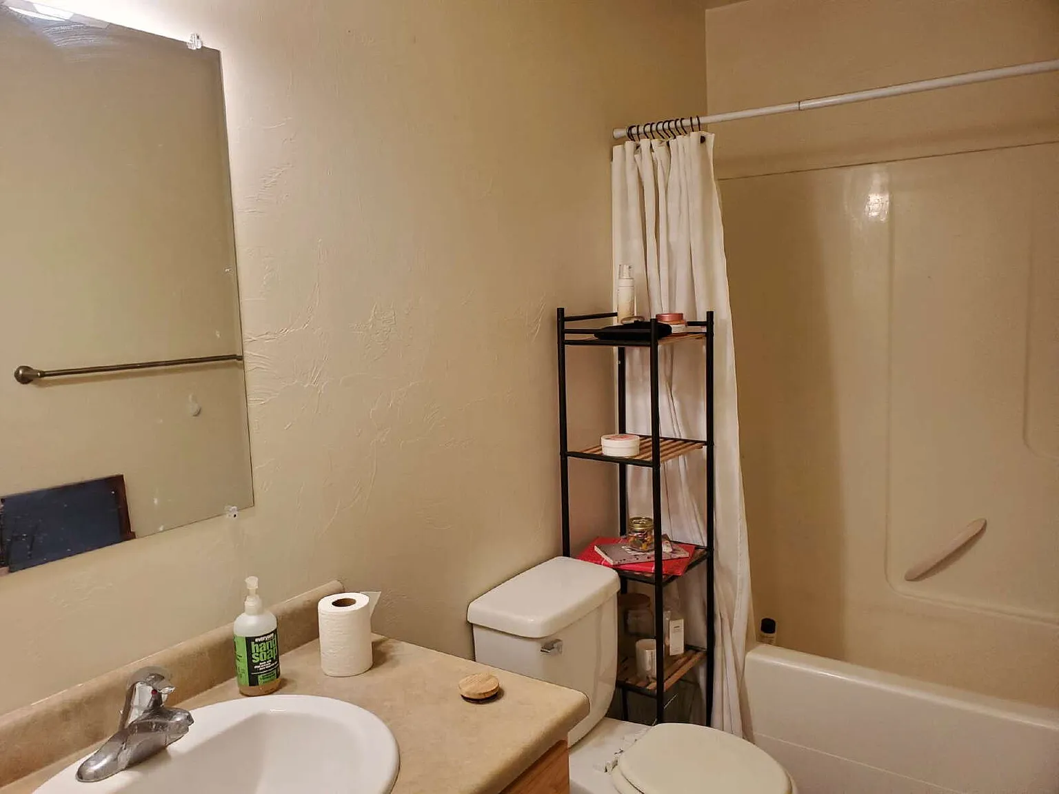 3 bed, 2.5 bath, $1,900 — Photo 1