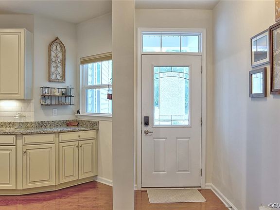 3rd image of 113 Price St