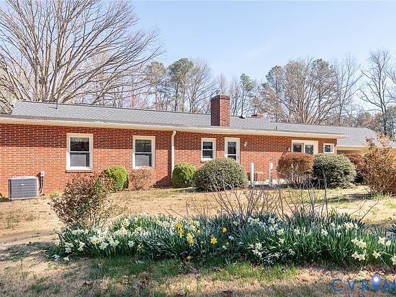 3rd image of 615 Seay Rd