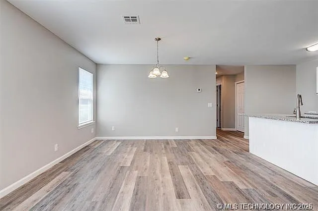 3 bed, 2.0 bath, 1251 sqft, $1,550 — Photo 3