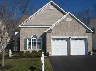 18 Holly House Dr, Helmetta, NJ 08828