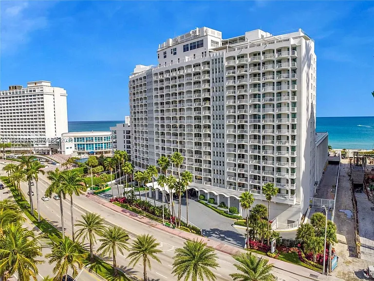5401 Collins Ave #919 — Photo 6