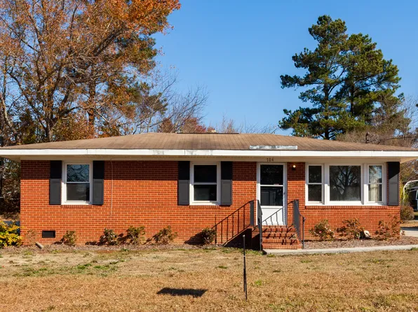 704 E Joyner St, Clayton, NC 27520