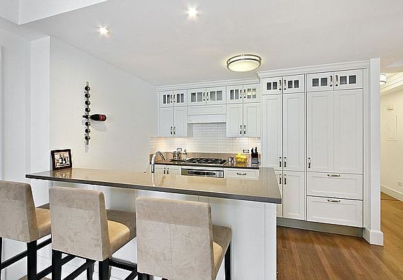 3rd image of 27 W 72nd St #915