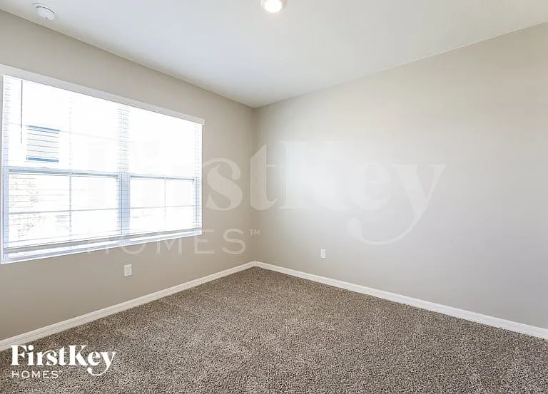 480 Burnham Cir — Photo 11