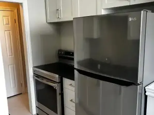 326 Saguenay Ave #1A, Oshawa, ON L1J 2N1