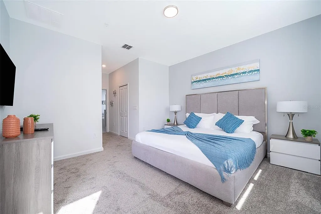 3 bed, 2.0 bath, 1788 sqft, $2,300 — Photo 4