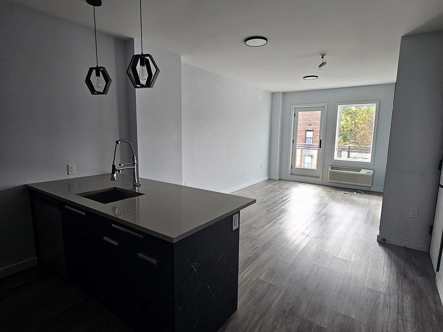 1 bed, 640 sqft, $2,795 — Photo 2