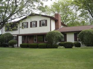 560 Meadowbrook Dr, Adrian, MI 49221