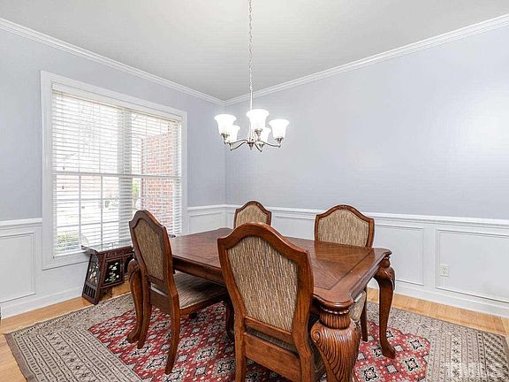 4th image of 704 Ainsley Ct
