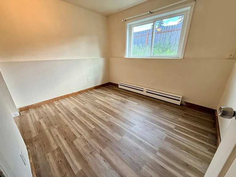 225 N Park St — Photo 12