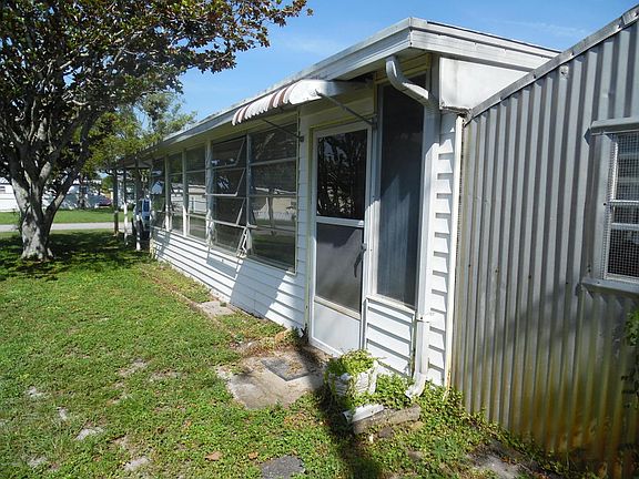 2nd image of 1919 Woodcrest Dr
