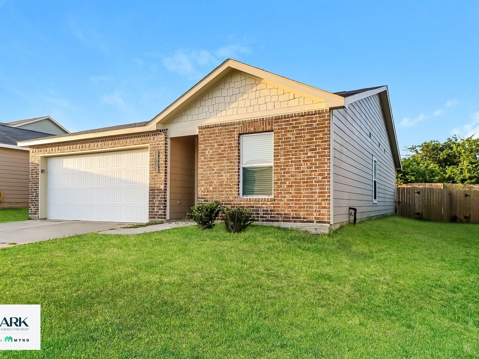 3 bed, 2.0 bath, 1200 sqft, $1,484 — Photo 3