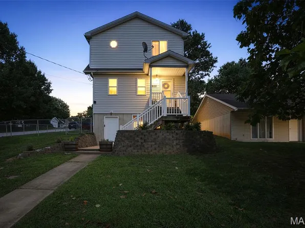 803 E 3rd St, De Soto, MO 63020