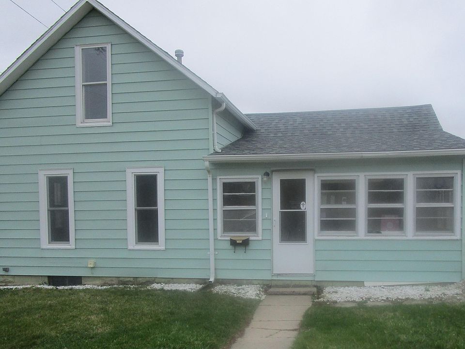 1st image of 810 E Superior St